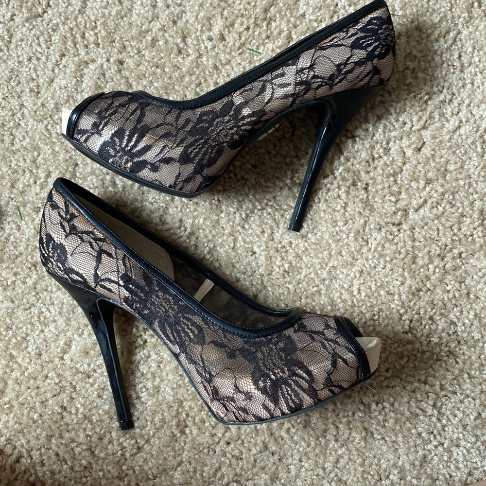 Jennifer Lopez lace heels